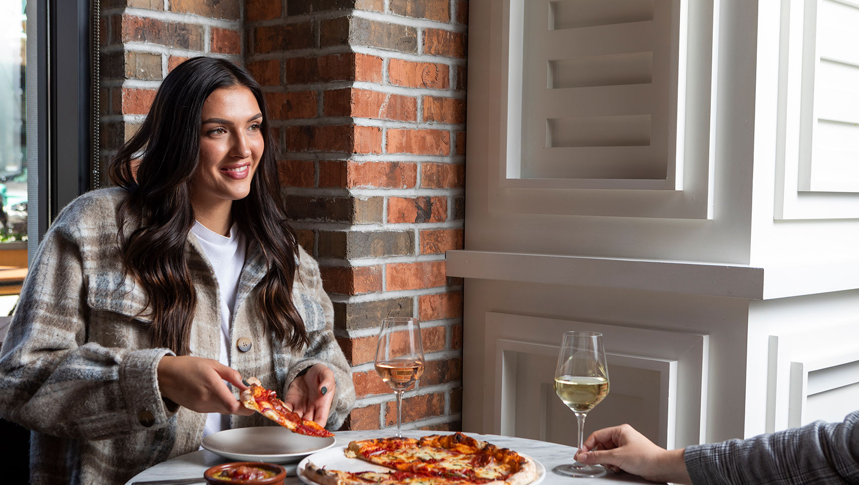 woman eating at tre rivali