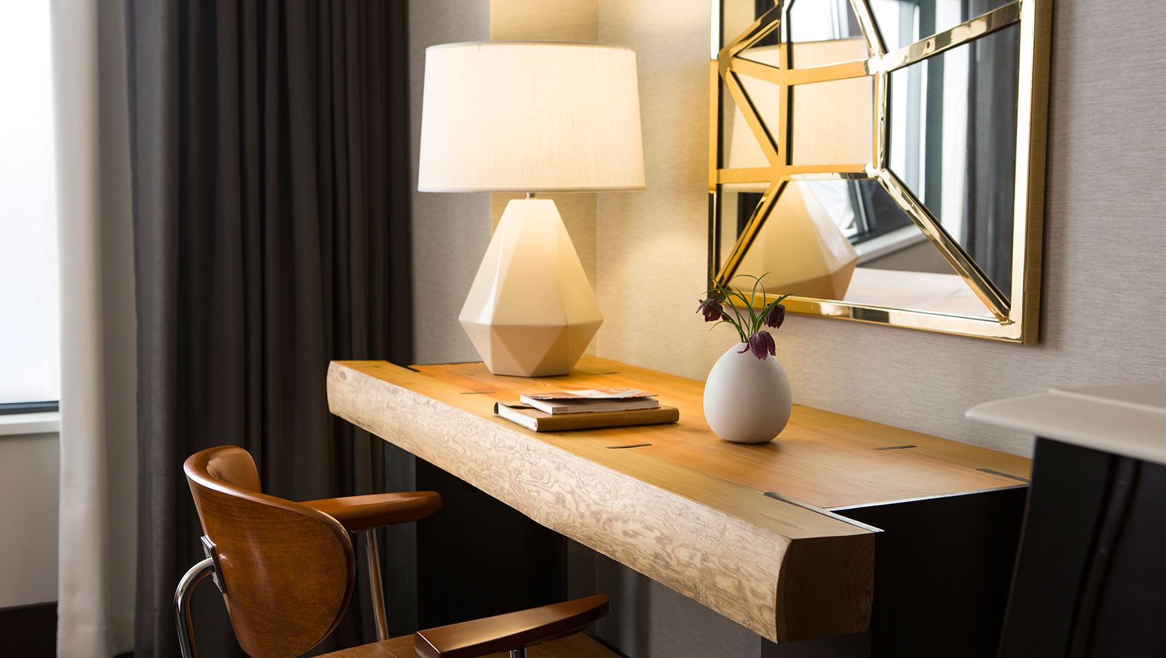 kimpton journeyman hotel guest room desk