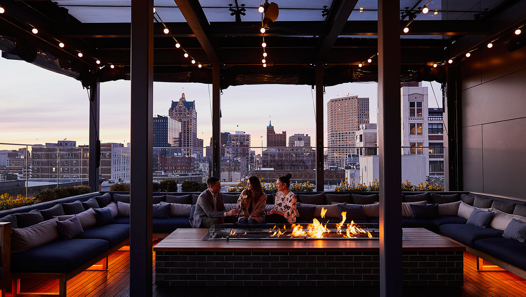 Bars Downtown Milwaukee | Kimpton Journeyman Hotel